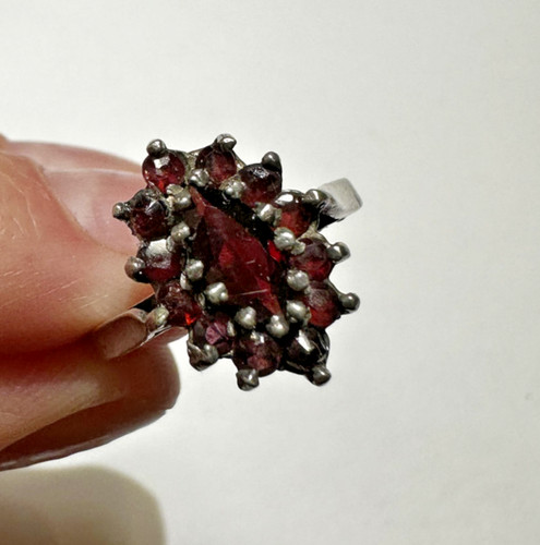 Sculpté grenat rouge serti - rouge,