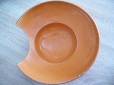 ancien plat à barbe en terre