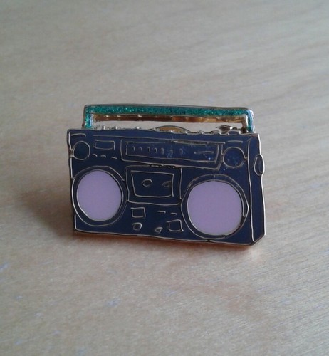 Ban radio boombox - "radio/boombox", pin✨