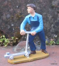 STARLUX  MECANICIENS  / FIGURINE MECANICIEN AVEC CRICK REF : 2022