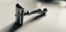 RARE Beatutiful Rasoir Darwin Safety Razor