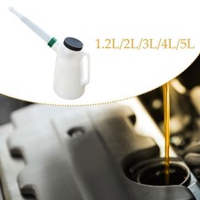 Bidon d' avec bec verseur et