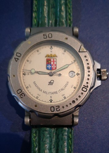 Montre quartz avec boussole