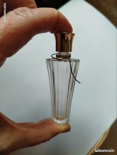 Une miniature parfum - une,