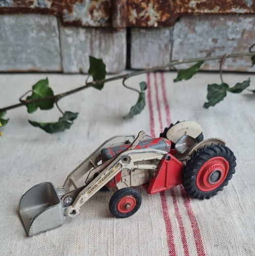 Ancien tracteur tractopelle - ancien,