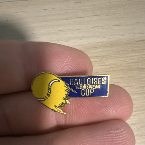 Gauloises pin tenniswear - gauloises, pin's