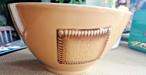 Grand bol petit - bol, lu