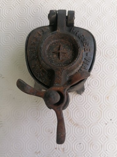 Ancien presse viande - , titan