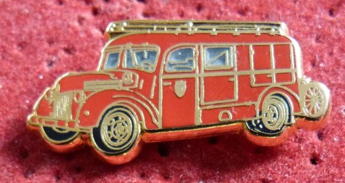 Beau pin sapeurs - pin's,