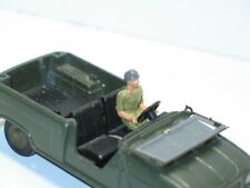 Dinky toys 1 soldat Conducteur en métal pour renault 4L sinpar militaire (R13)