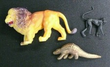   ANIMAUX DIVERS DE LA JUNGLE : LOT DE 3 ANIMAUX - LION - SINGE - PANGOLIN - TBE