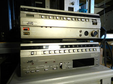 Magnétoscope portable VHS JVC HS 2200 avec tuner et alimentation /chargeur.