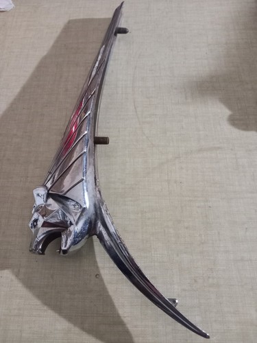 Mascotte peugeot 203 - mascotte,