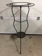 Support trépied en fer forgé pour nécessaire de toilette vintage