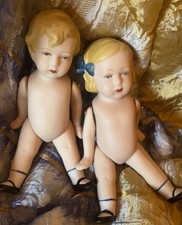 Petites poupées anciennes mignonnes mignonnettes en biscuit =1920 Cheveux moulés