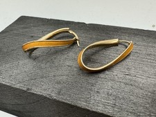 Superbes boucles d’oreilles Créoles en or 9k torsadées couleur jaune pailleté