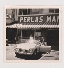 Snapshot argentique voiture MGB cabriolet vintage car portière ouverte