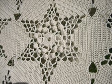 Ancien Dessus de lit Couvre lit Brodé au crochet à la main 210 x 190 cm