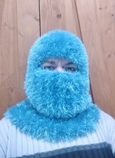 cagoule. laine fourrure tricoter mains bleu turquoise knit fur fluffy