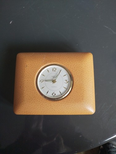 Une pendule boîte ancienne - boîte,