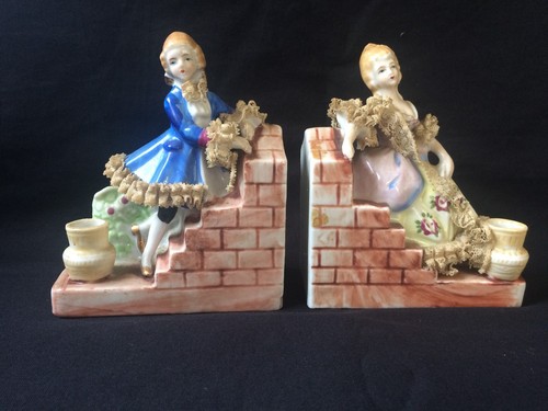 Figurines bookends en - de,