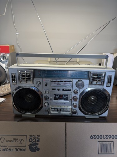 Vintage boombox cassette radio - cassette,