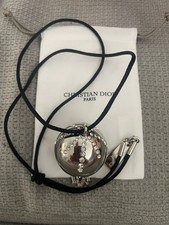 Collier sautoir Dior avec gloss