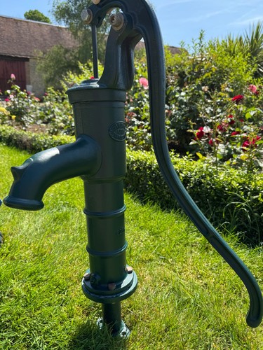 Ancienne pompe eau bras - pompe, a