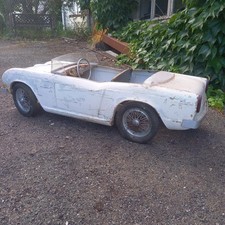 Voiture à pedales Triumph TR4 fabrication DEVILLAINE Frêres