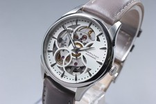 [avec boîte papier] Montre
