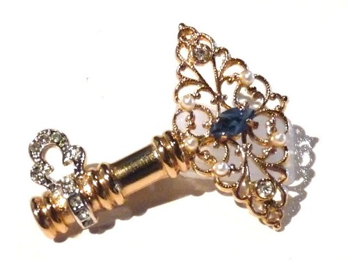 Bijou alliage doré - , broche