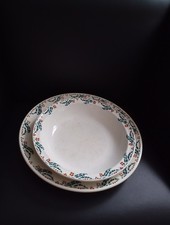 PLATS DE SERVICE DONT UN CREUX