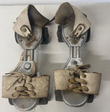 Lot de très vieux patin à