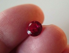 RUBIS VERNEUIL ROUGE SANG  qualité JOAILLERIE 8 MM Taille brillant