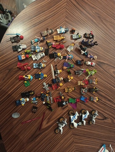 Lot figurines lego - lot,