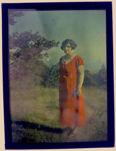 Autochrome femme rouge - -, en