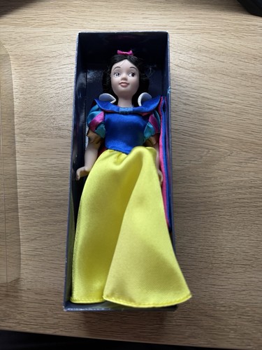 Disney poupée blanche - disney,