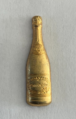 104 pin bouteille de - pin's,