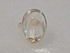 Bague en argent poinçonnée, sertie d'un cristal de roche ovale 20x14mm. T57