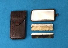 Peigne et brosse à moustache