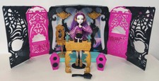 Monster High Spectra Vondergeist 13 Wishes - Party Lounge Playset