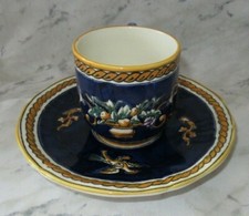 Tasse à café + soucoupe GIEN décor Renaissance  Très bon état