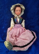 Ancienne poupée folklorique