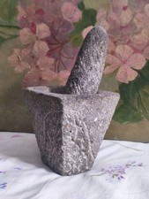 MORTIER ET PILON EN PIERRE
