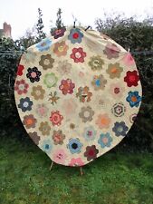 ANTIQUE 70's ROUND HANDMADE FLORAL PATCHWORK QUILT TABLECLOTH DECORATION 71.65in