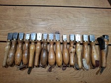 Lot de 15 anciens outils de cordonnier, bourrelier, fer à lisser, Mailloche