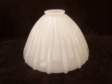 ancien grand globe en opaline blanc forme conique pour suspension lustre