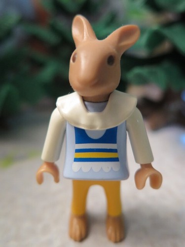 Rare petite fille enfant - , lapin