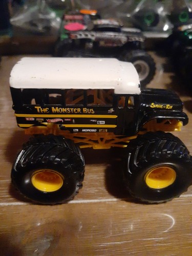 Hot wheels monster jam truck - hot,