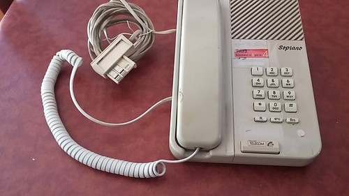 Ancien téléphone fixe - ,